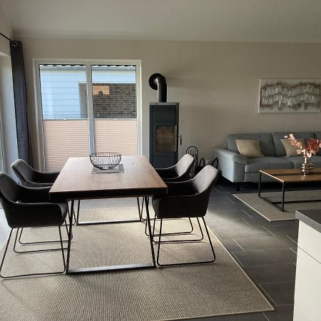 Watt'N Blick - Hundefreundliches Ferienhaus Mit Ausblick Ueber Die Wiesen Bis Zum Deich Schweiburg 외부 사진