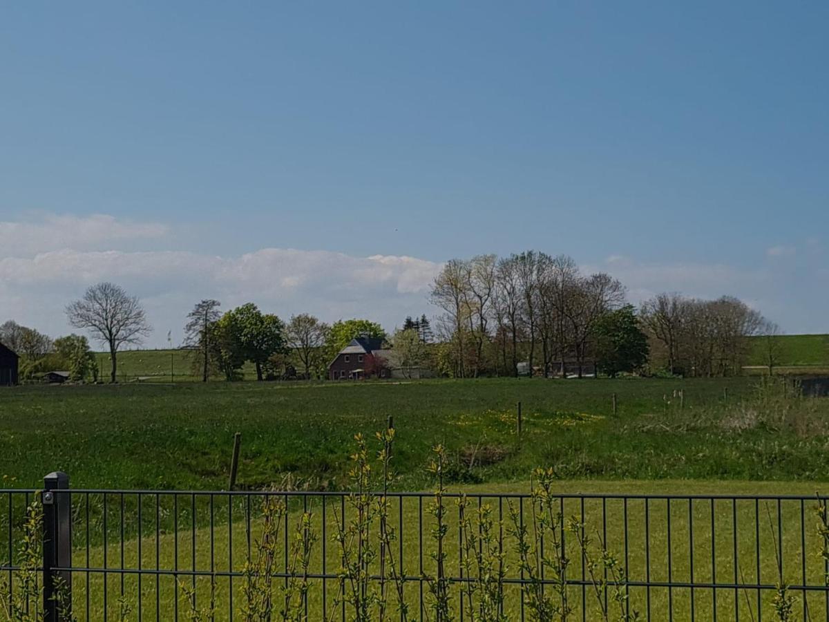 Watt'N Blick - Hundefreundliches Ferienhaus Mit Ausblick Ueber Die Wiesen Bis Zum Deich Schweiburg 외부 사진
