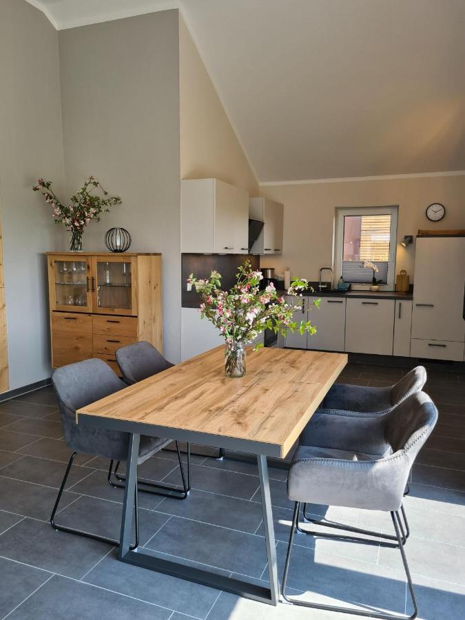 Watt'N Blick - Hundefreundliches Ferienhaus Mit Ausblick Ueber Die Wiesen Bis Zum Deich Schweiburg 외부 사진