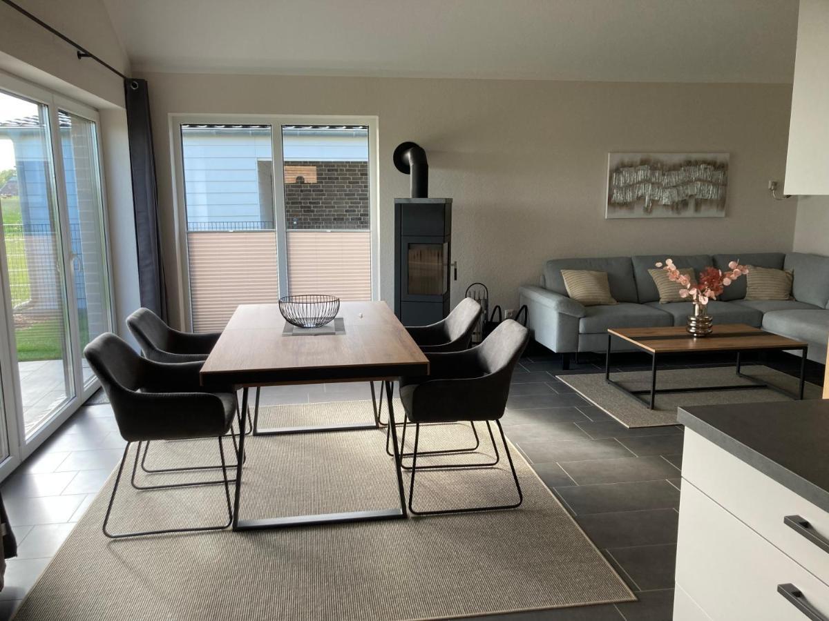Watt'N Blick - Hundefreundliches Ferienhaus Mit Ausblick Ueber Die Wiesen Bis Zum Deich Schweiburg 외부 사진