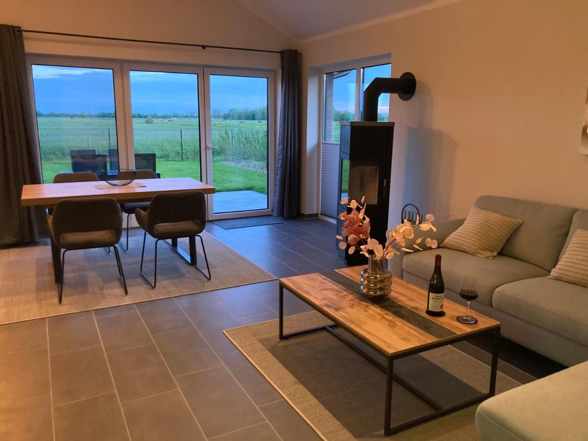Watt'N Blick - Hundefreundliches Ferienhaus Mit Ausblick Ueber Die Wiesen Bis Zum Deich Schweiburg 외부 사진